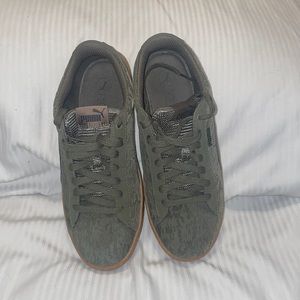 Puma, Army Green with Tan Bottom, Size 7 Women’s